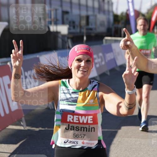 03.10.2025 - Köhlbrandbrückenlauf Jannik Wohlers http://msf.ph/oto/9092427 03.10.2025 13:20:00 Ziel 4376, 4433, 4539, 4721, 5037, 5059, 5175, 5328, 5656, 5657, 5658, 5704, 5841, 6068, 6414, 6567, 6568, 6649, 6663 meine-sportfotos.de