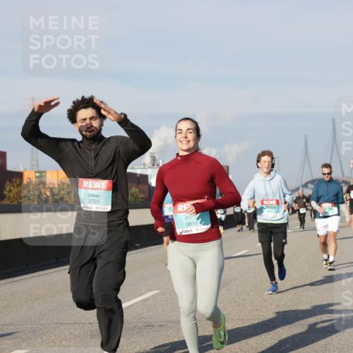 03.10.2025 - Köhlbrandbrückenlauf Jannik Wohlers http://msf.ph/oto/9092445 03.10.2025 10:00:01 Position 3 3725, 3816 meine-sportfotos.de