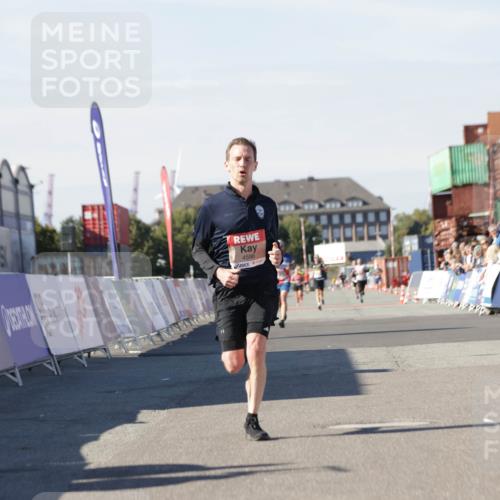 03.10.2025 - Köhlbrandbrückenlauf Jannik Wohlers http://msf.ph/oto/9092456 03.10.2025 12:54:16 Ziel 4598 meine-sportfotos.de