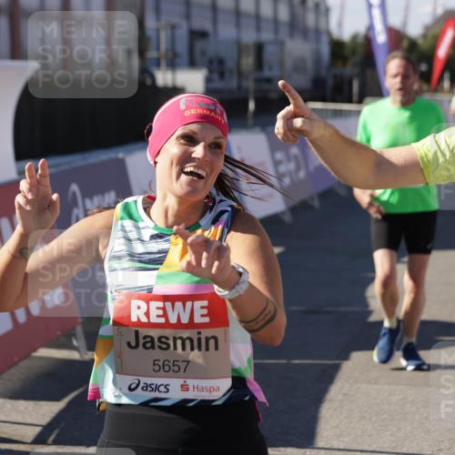 03.10.2025 - Köhlbrandbrückenlauf Jannik Wohlers http://msf.ph/oto/9092462 03.10.2025 13:20:00 Ziel 4376, 4433, 4539, 4721, 5037, 5059, 5175, 5328, 5656, 5657, 5658, 5704, 5841, 6068, 6414, 6567, 6568, 6649, 6663 meine-sportfotos.de