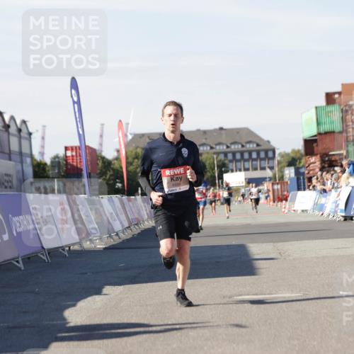 03.10.2025 - Köhlbrandbrückenlauf Jannik Wohlers http://msf.ph/oto/9092467 03.10.2025 12:54:16 Ziel 4598 meine-sportfotos.de