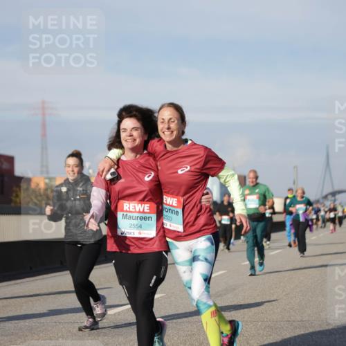 03.10.2025 - Köhlbrandbrückenlauf Jannik Wohlers http://msf.ph/oto/9092468 03.10.2025 10:11:43 Position 3 2554, 2533 meine-sportfotos.de