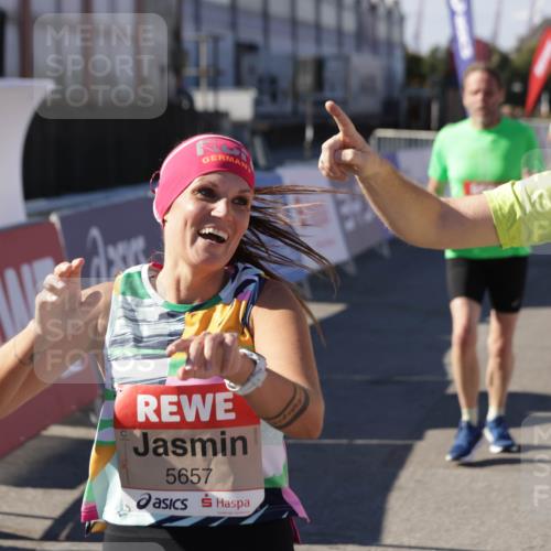 03.10.2025 - Köhlbrandbrückenlauf Jannik Wohlers http://msf.ph/oto/9092470 03.10.2025 13:20:00 Ziel 4376, 4433, 4539, 4721, 5037, 5059, 5175, 5328, 5656, 5657, 5658, 5704, 5841, 6068, 6414, 6567, 6568, 6649, 6663 meine-sportfotos.de