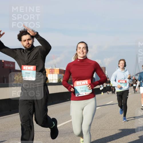 03.10.2025 - Köhlbrandbrückenlauf Jannik Wohlers http://msf.ph/oto/9092476 03.10.2025 10:00:01 Position 3 3725, 3816 meine-sportfotos.de