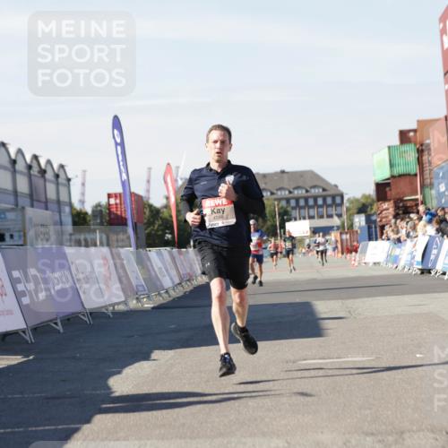 03.10.2025 - Köhlbrandbrückenlauf Jannik Wohlers http://msf.ph/oto/9092482 03.10.2025 12:54:17 Ziel 4598 meine-sportfotos.de