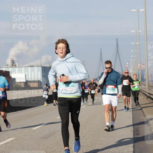 03.10.2025 - Köhlbrandbrückenlauf Jannik Wohlers http://msf.ph/oto/9092483 03.10.2025 10:00:02 Position 3 3647, 3180 meine-sportfotos.de