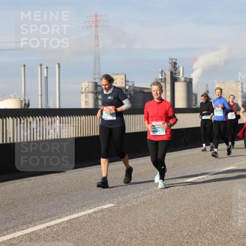 03.10.2025 - Köhlbrandbrückenlauf Lena Gebhardt http://msf.ph/oto/9092492 03.10.2025 10:08:22 Position 2  meine-sportfotos.de