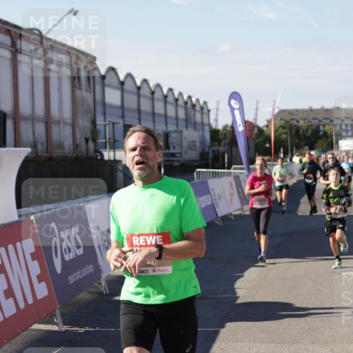 03.10.2025 - Köhlbrandbrückenlauf Jannik Wohlers http://msf.ph/oto/9092508 03.10.2025 13:20:01 Ziel 4433, 4721, 5037, 5175, 5328, 5656, 5657, 5658, 5841, 6068, 6414, 6567, 6568, 6649, 6663 meine-sportfotos.de