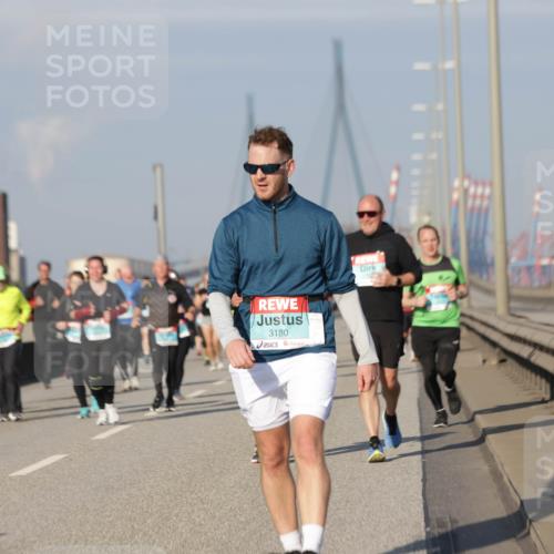03.10.2025 - Köhlbrandbrückenlauf Jannik Wohlers http://msf.ph/oto/9092512 03.10.2025 10:00:04 Position 3 3180 meine-sportfotos.de