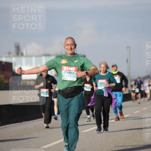03.10.2025 - Köhlbrandbrückenlauf Jannik Wohlers http://msf.ph/oto/9092513 03.10.2025 10:11:45 Position 3 2272 meine-sportfotos.de