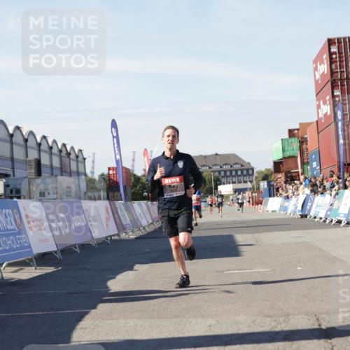 03.10.2025 - Köhlbrandbrückenlauf Jannik Wohlers http://msf.ph/oto/9092514 03.10.2025 12:54:17 Ziel 4598 meine-sportfotos.de