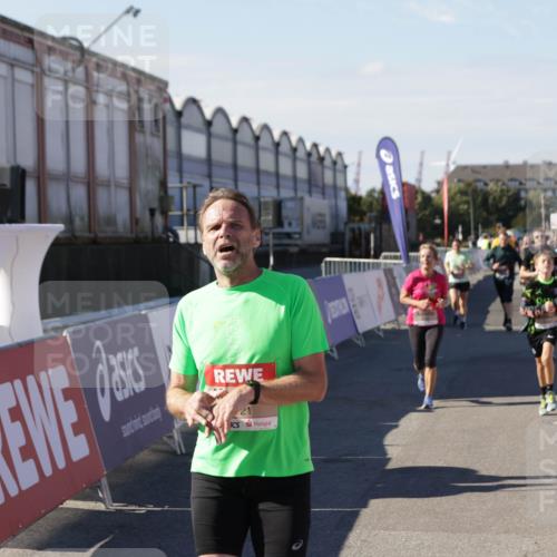 03.10.2025 - Köhlbrandbrückenlauf Jannik Wohlers http://msf.ph/oto/9092519 03.10.2025 13:20:01 Ziel 4433, 4721, 5037, 5175, 5328, 5656, 5657, 5658, 5841, 6068, 6414, 6567, 6568, 6649, 6663 meine-sportfotos.de