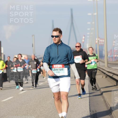 03.10.2025 - Köhlbrandbrückenlauf Jannik Wohlers http://msf.ph/oto/9092521 03.10.2025 10:00:04 Position 3 3180 meine-sportfotos.de