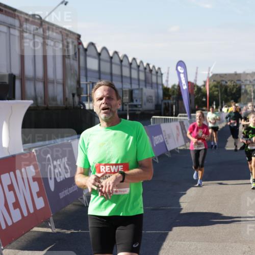 03.10.2025 - Köhlbrandbrückenlauf Jannik Wohlers http://msf.ph/oto/9092531 03.10.2025 13:20:02 Ziel 4433, 4721, 5037, 5175, 5328, 5456, 5481, 5656, 5657, 5658, 5841, 6068, 6414, 6567, 6568, 6589, 6649, 6663 meine-sportfotos.de