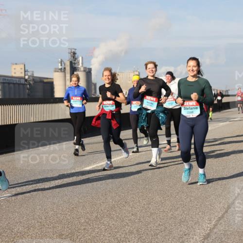 03.10.2025 - Köhlbrandbrückenlauf Lena Gebhardt http://msf.ph/oto/9092536 03.10.2025 10:08:23 Position 2 3604, 3739, 2388 meine-sportfotos.de
