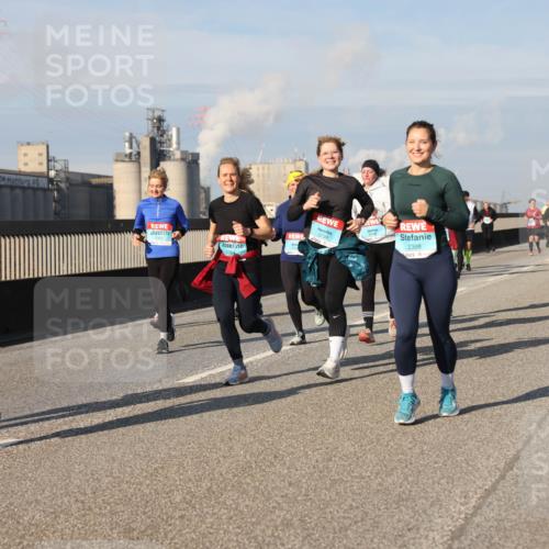 03.10.2025 - Köhlbrandbrückenlauf Lena Gebhardt http://msf.ph/oto/9092543 03.10.2025 10:08:23 Position 2 3604, 3739, 2388 meine-sportfotos.de