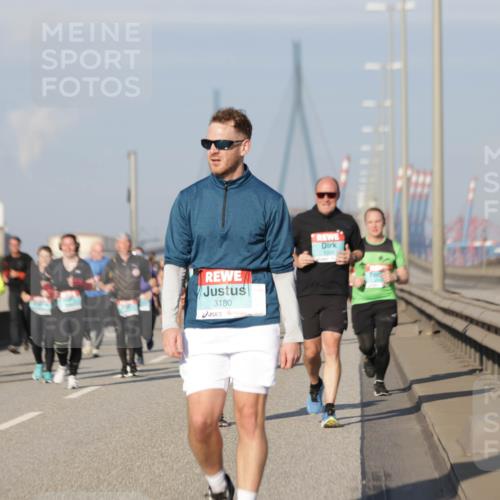03.10.2025 - Köhlbrandbrückenlauf Jannik Wohlers http://msf.ph/oto/9092554 03.10.2025 10:00:04 Position 3 3180, 1303 meine-sportfotos.de