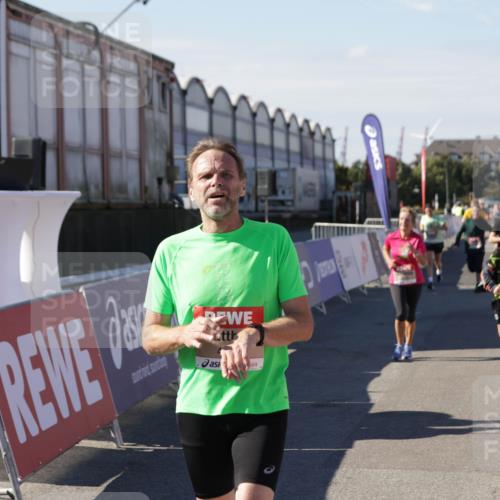 03.10.2025 - Köhlbrandbrückenlauf Jannik Wohlers http://msf.ph/oto/9092556 03.10.2025 13:20:02 Ziel 4433, 4721, 5037, 5175, 5328, 5456, 5481, 5656, 5657, 5658, 5841, 6068, 6414, 6567, 6568, 6589, 6649, 6663 meine-sportfotos.de