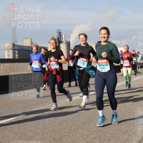 03.10.2025 - Köhlbrandbrückenlauf Lena Gebhardt http://msf.ph/oto/9092578 03.10.2025 10:08:24 Position 2 3364, 3739, 2388 meine-sportfotos.de