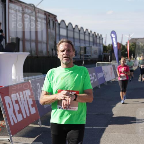 03.10.2025 - Köhlbrandbrückenlauf Jannik Wohlers http://msf.ph/oto/9092584 03.10.2025 13:20:02 Ziel 4433, 4721, 5037, 5175, 5328, 5456, 5481, 5656, 5657, 5658, 5841, 6068, 6414, 6567, 6568, 6589, 6649, 6663 meine-sportfotos.de
