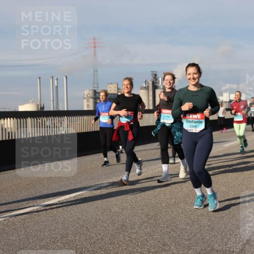 03.10.2025 - Köhlbrandbrückenlauf Lena Gebhardt http://msf.ph/oto/9092585 03.10.2025 10:08:24 Position 2 3604, 2388 meine-sportfotos.de