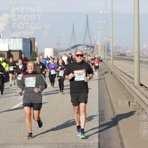 03.10.2025 - Köhlbrandbrückenlauf Jannik Wohlers http://msf.ph/oto/9092588 03.10.2025 10:00:08 Position 3 1304, 1303 meine-sportfotos.de