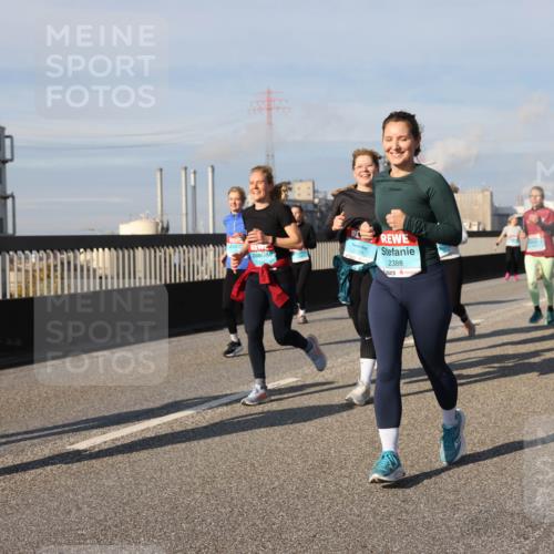 03.10.2025 - Köhlbrandbrückenlauf Lena Gebhardt http://msf.ph/oto/9092601 03.10.2025 10:08:25 Position 2 2388 meine-sportfotos.de