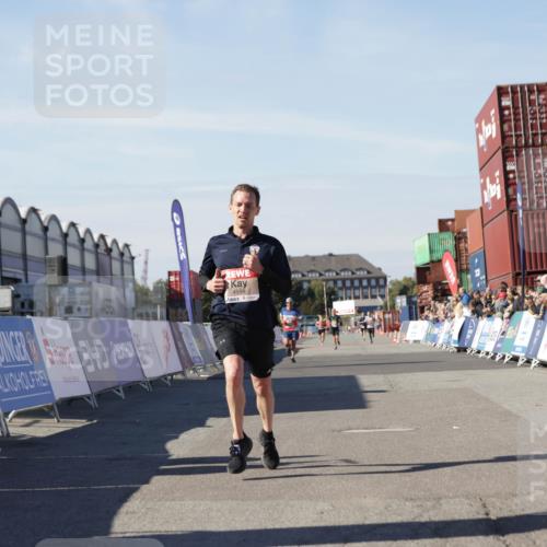 03.10.2025 - Köhlbrandbrückenlauf Jannik Wohlers http://msf.ph/oto/9092602 03.10.2025 12:54:17 Ziel 4598 meine-sportfotos.de
