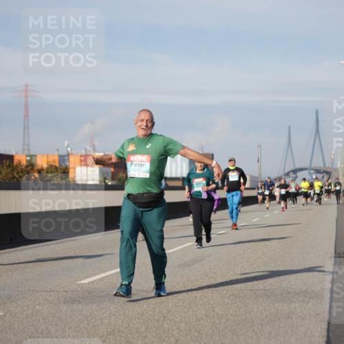 03.10.2025 - Köhlbrandbrückenlauf Jannik Wohlers http://msf.ph/oto/9092605 03.10.2025 10:11:47 Position 3 2272 meine-sportfotos.de