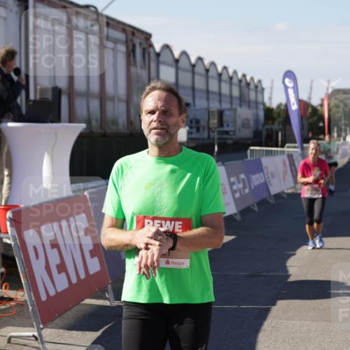 03.10.2025 - Köhlbrandbrückenlauf Jannik Wohlers http://msf.ph/oto/9092606 03.10.2025 13:20:02 Ziel 4433, 4721, 5037, 5175, 5328, 5456, 5481, 5656, 5657, 5658, 5841, 6068, 6414, 6567, 6568, 6589, 6649, 6663 meine-sportfotos.de