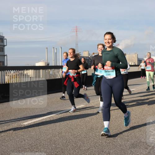 03.10.2025 - Köhlbrandbrückenlauf Lena Gebhardt http://msf.ph/oto/9092609 03.10.2025 10:08:25 Position 2 2388 meine-sportfotos.de