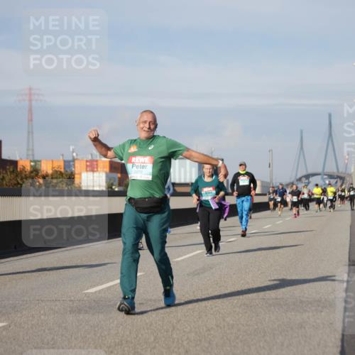 03.10.2025 - Köhlbrandbrückenlauf Jannik Wohlers http://msf.ph/oto/9092610 03.10.2025 10:11:47 Position 3 2272 meine-sportfotos.de