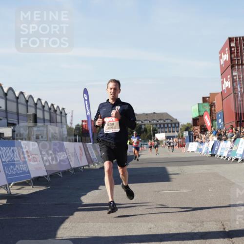 03.10.2025 - Köhlbrandbrückenlauf Jannik Wohlers http://msf.ph/oto/9092613 03.10.2025 12:54:17 Ziel 4598 meine-sportfotos.de