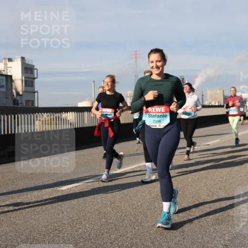 03.10.2025 - Köhlbrandbrückenlauf Lena Gebhardt http://msf.ph/oto/9092616 03.10.2025 10:08:25 Position 2 2388 meine-sportfotos.de