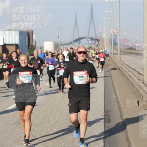 03.10.2025 - Köhlbrandbrückenlauf Jannik Wohlers http://msf.ph/oto/9092618 03.10.2025 10:00:08 Position 3 1304, 1303 meine-sportfotos.de