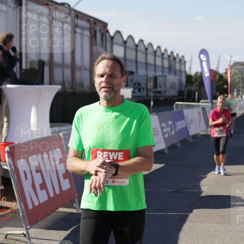 03.10.2025 - Köhlbrandbrückenlauf Jannik Wohlers http://msf.ph/oto/9092621 03.10.2025 13:20:02 Ziel 4433, 4721, 5037, 5175, 5328, 5456, 5481, 5656, 5657, 5658, 5841, 6068, 6414, 6567, 6568, 6589, 6649, 6663 meine-sportfotos.de