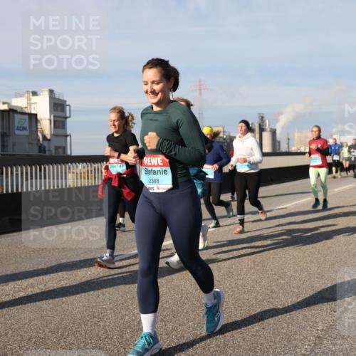 03.10.2025 - Köhlbrandbrückenlauf Lena Gebhardt http://msf.ph/oto/9092632 03.10.2025 10:08:25 Position 2 2388 meine-sportfotos.de