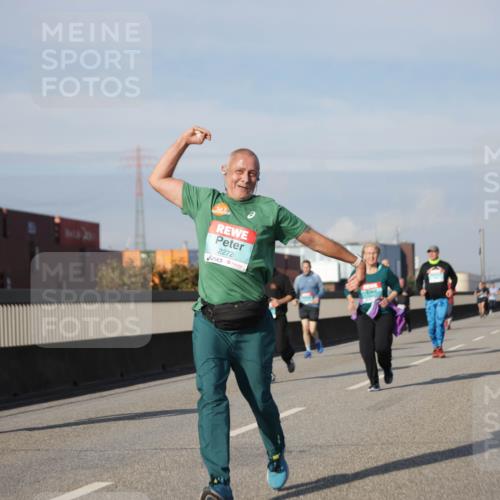 03.10.2025 - Köhlbrandbrückenlauf Jannik Wohlers http://msf.ph/oto/9092643 03.10.2025 10:11:47 Position 3 2272 meine-sportfotos.de