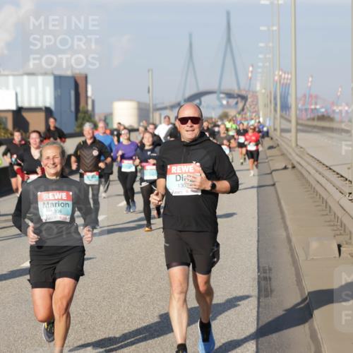 03.10.2025 - Köhlbrandbrückenlauf Jannik Wohlers http://msf.ph/oto/9092644 03.10.2025 10:00:08 Position 3 1304, 1302 meine-sportfotos.de