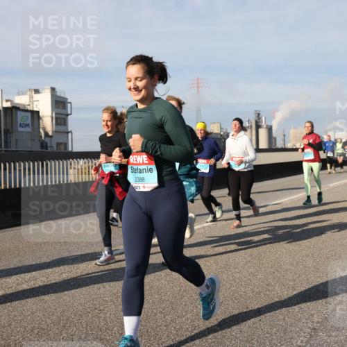 03.10.2025 - Köhlbrandbrückenlauf Lena Gebhardt http://msf.ph/oto/9092645 03.10.2025 10:08:25 Position 2 2388 meine-sportfotos.de