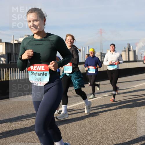 03.10.2025 - Köhlbrandbrückenlauf Lena Gebhardt http://msf.ph/oto/9092651 03.10.2025 10:08:26 Position 2 2388 meine-sportfotos.de