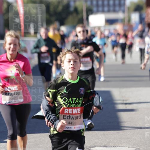 03.10.2025 - Köhlbrandbrückenlauf Jannik Wohlers http://msf.ph/oto/9092652 03.10.2025 13:20:03 Ziel 4433, 4721, 5037, 5175, 5328, 5456, 5481, 5656, 5657, 5658, 5841, 6068, 6414, 6567, 6568, 6589, 6649, 6663 meine-sportfotos.de