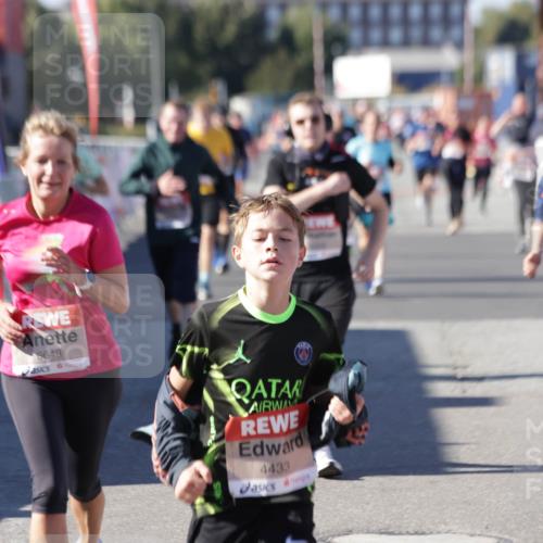 03.10.2025 - Köhlbrandbrückenlauf Jannik Wohlers http://msf.ph/oto/9092662 03.10.2025 13:20:03 Ziel 4433, 4721, 5037, 5175, 5328, 5456, 5481, 5656, 5657, 5658, 5841, 6068, 6414, 6567, 6568, 6589, 6649, 6663 meine-sportfotos.de