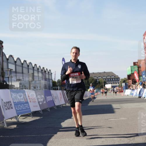 03.10.2025 - Köhlbrandbrückenlauf Jannik Wohlers http://msf.ph/oto/9092668 03.10.2025 12:54:18 Ziel 4598 meine-sportfotos.de