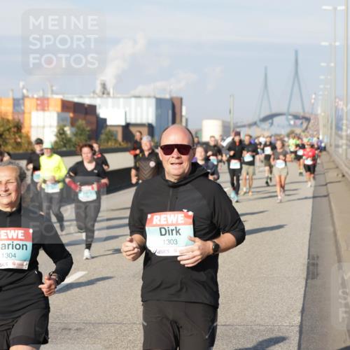 03.10.2025 - Köhlbrandbrückenlauf Jannik Wohlers http://msf.ph/oto/9092671 03.10.2025 10:00:10 Position 3 1304, 1303 meine-sportfotos.de