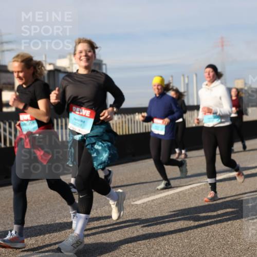 03.10.2025 - Köhlbrandbrückenlauf Lena Gebhardt http://msf.ph/oto/9092672 03.10.2025 10:08:26 Position 2 3739 meine-sportfotos.de