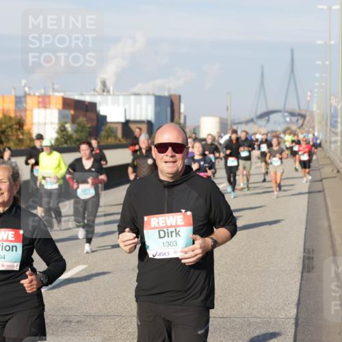 03.10.2025 - Köhlbrandbrückenlauf Jannik Wohlers http://msf.ph/oto/9092675 03.10.2025 10:00:10 Position 3 1304, 1303 meine-sportfotos.de
