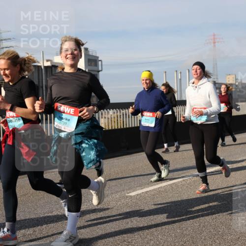 03.10.2025 - Köhlbrandbrückenlauf Lena Gebhardt http://msf.ph/oto/9092677 03.10.2025 10:08:26 Position 2 3364, 3739, 3746 meine-sportfotos.de
