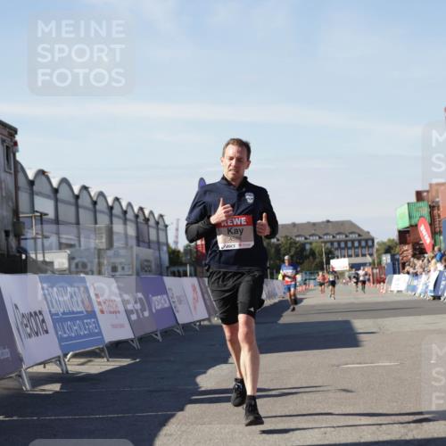 03.10.2025 - Köhlbrandbrückenlauf Jannik Wohlers http://msf.ph/oto/9092682 03.10.2025 12:54:18 Ziel 4598 meine-sportfotos.de