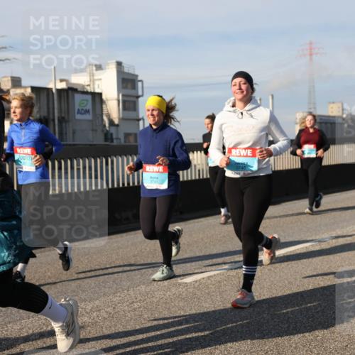 03.10.2025 - Köhlbrandbrückenlauf Lena Gebhardt http://msf.ph/oto/9092702 03.10.2025 10:08:26 Position 2 3739, 3745, 3746 meine-sportfotos.de